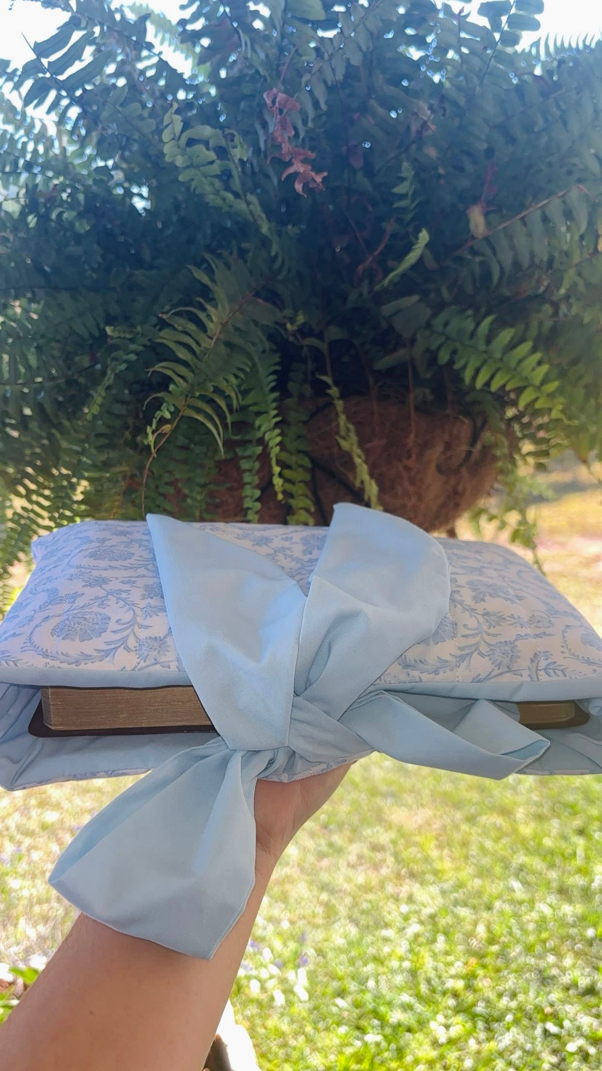 Blue floral quilted bible cases